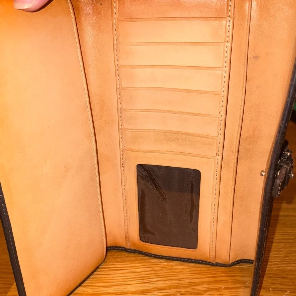 Y2K Vintage Coach Tan Monogram Snap Wallet - Picture 5 of 10
